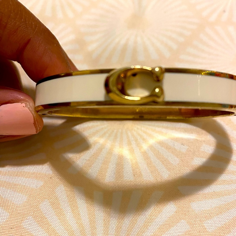 Coach SIGNATURE PUSH HINGED BANGLE